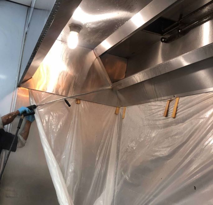 exhaust hood cleaning done by service technician